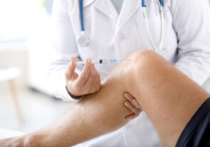 zastrzyk z kwasu hialuronowego w kolano